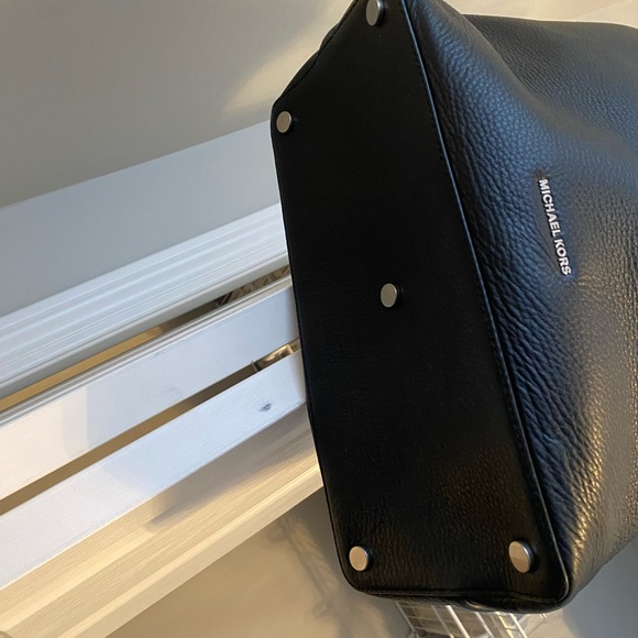 Michael Kors purse - Picture 4 of 7